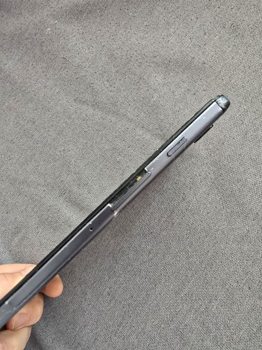 Samsung Tab A7 lite  за части счупен