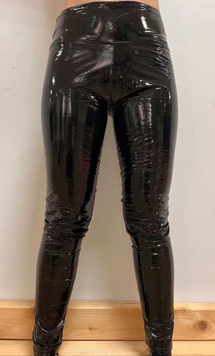 Дамски долнища на цена от 15€