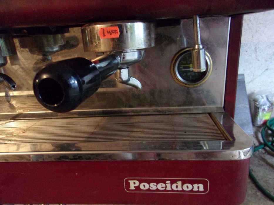 Професионална кафемашина Poseidon и кафемелачка
