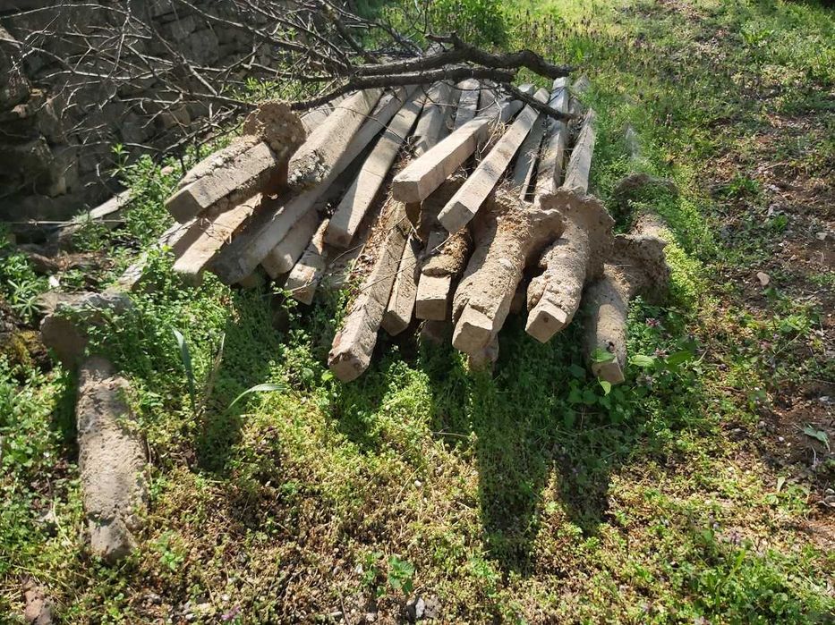 пречупени бетонни колове (здравите се продадоха) - цена на бройка