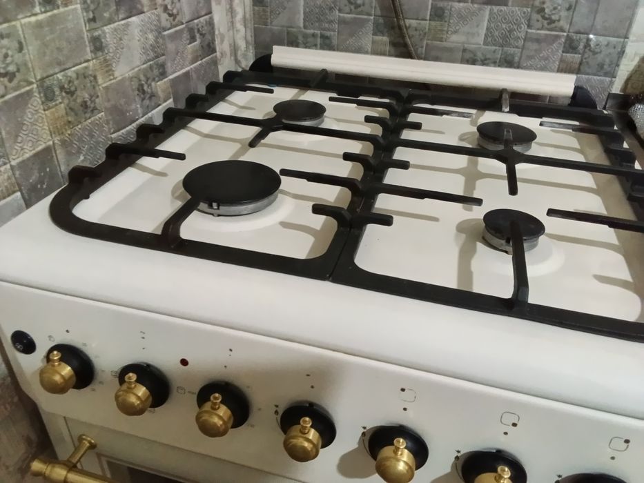 Продам газовую  плиту