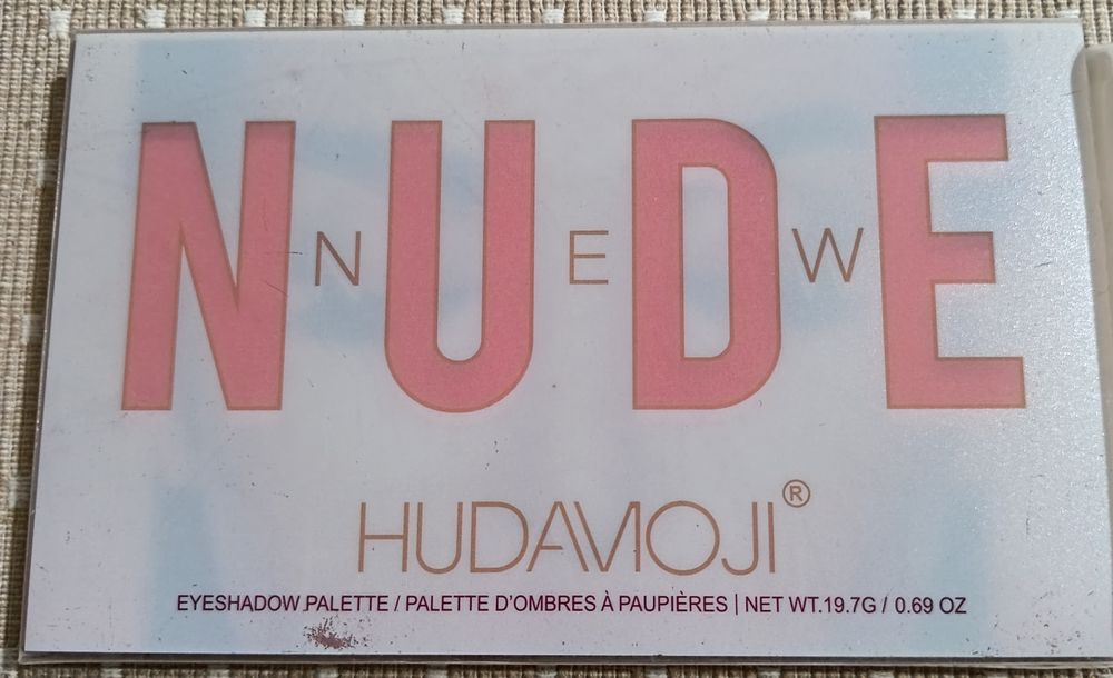 Vând paleta de farduri pentru pleoape