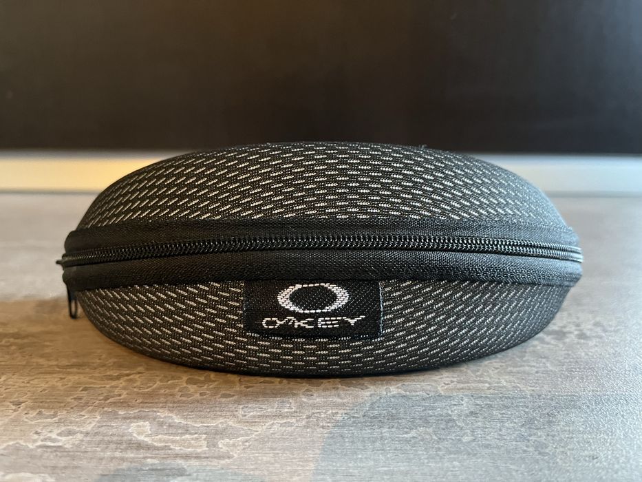 Ochelari Okley , noi