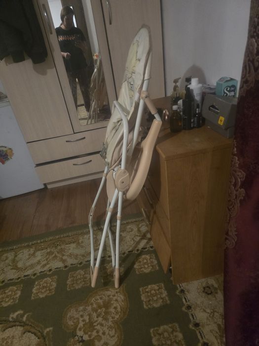 Продам детскии столик