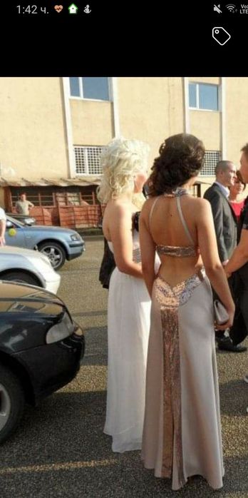 Бална рокля с гол гръб