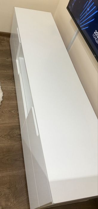 Телевизионен шкаф