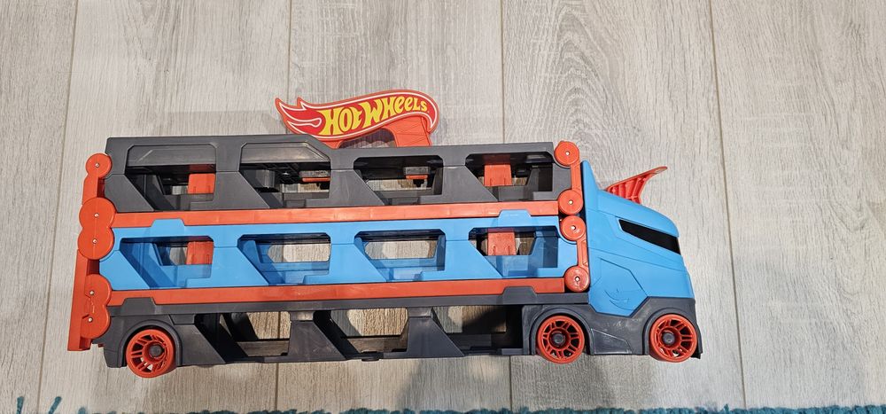 Hot wheels писти и колички