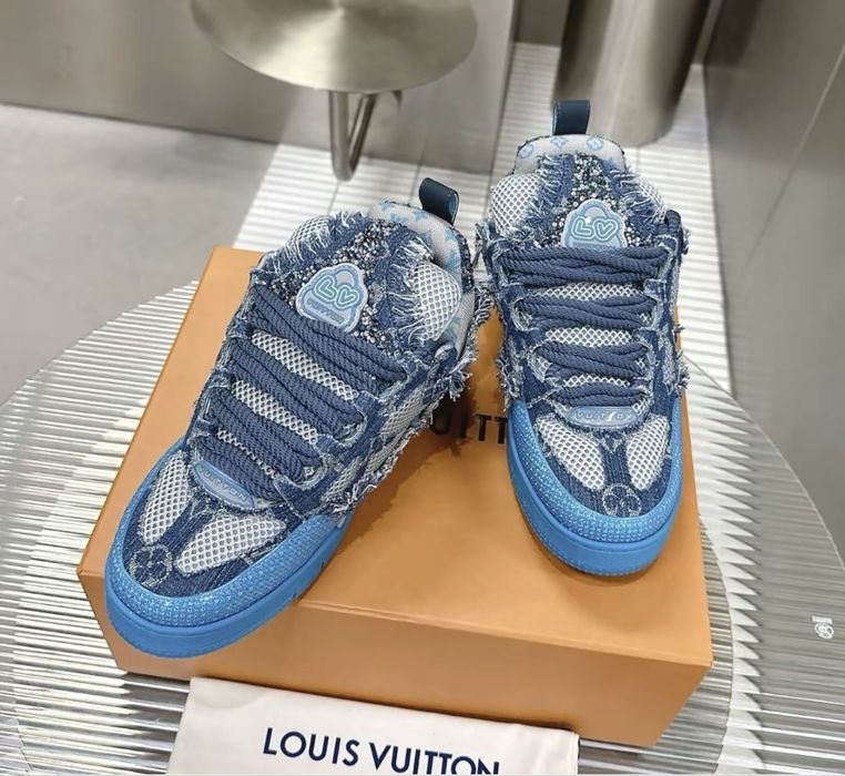 Vand lv skate pe albastru deschis