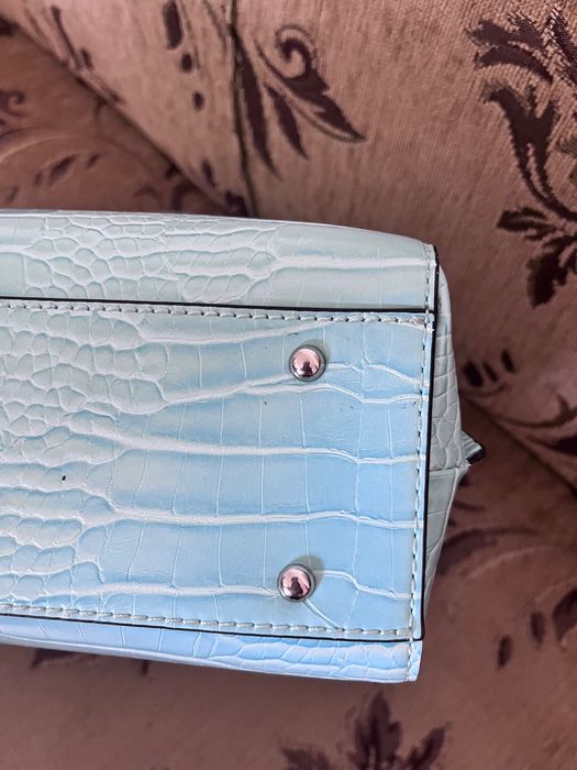 Дамска чанта Guess