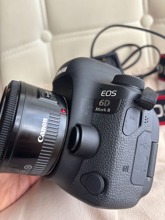 Продавам Canon EOS 6D Mark II + обектив Canon EF 50mm f/1.8 II
