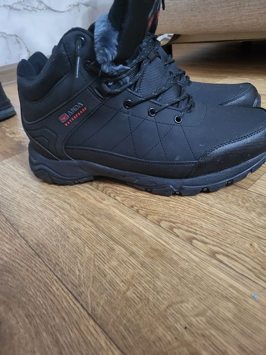 Продам зимние кросовки