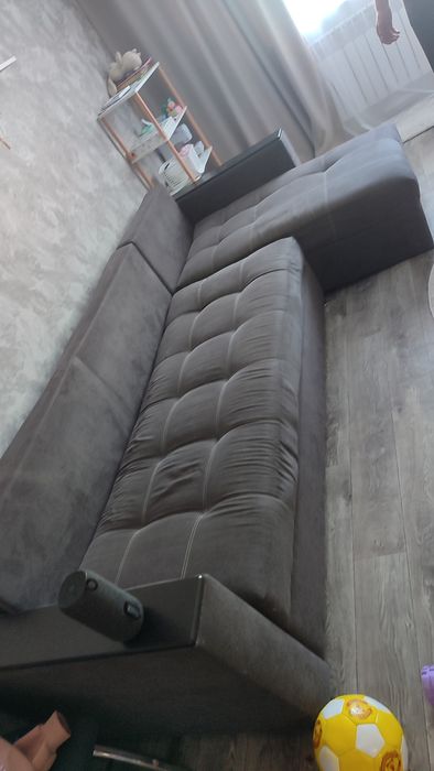 Продаю диван в хорошем  состояний