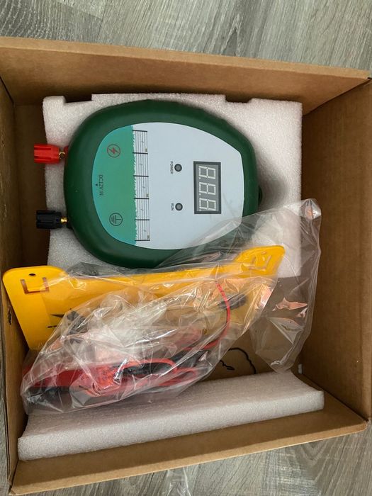 Încărcător electric pentru gard