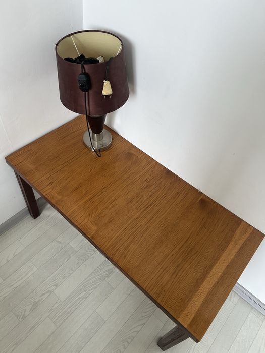 шкаф, стол, лампа