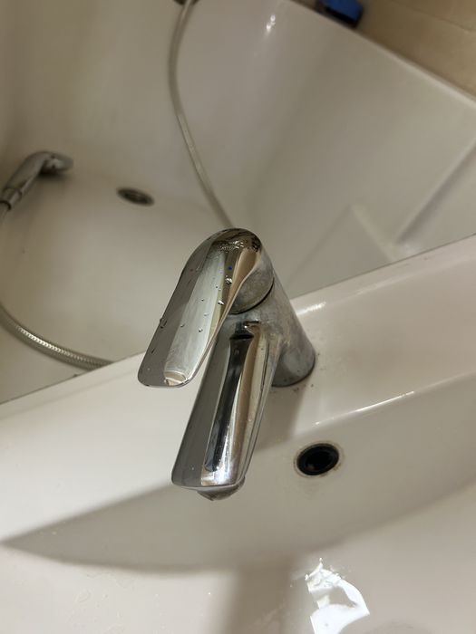 Vand lavoar baie cu baterie