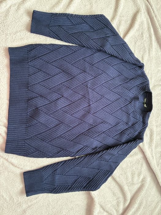 Плетен тъмносин пуловер