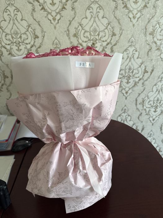 25 штук свежих роз