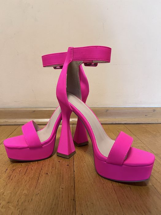 Сандали на висок ток - 37 номер, НОВИ