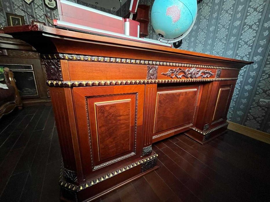 Стол письменный из дерева