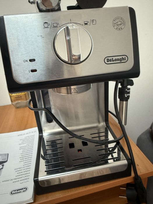 Продам кофеварку De Longhi