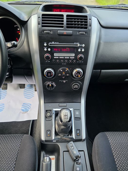 Suzuki Grand Vitara 2.0 benzina + Set roti IARNA CADOU
