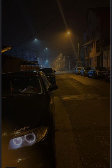 Vând auto BMW negru