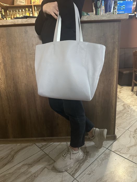 Coccinelle-естествена телешка кожа.