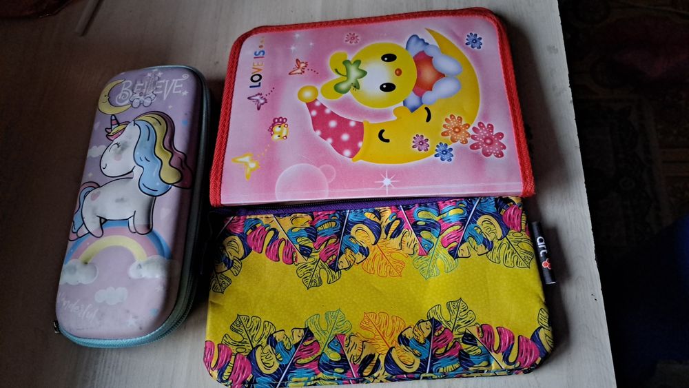 развивающие игры и пеналы и прочее.