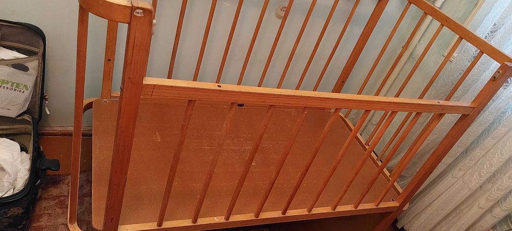 Кроватка детская, деревянная
