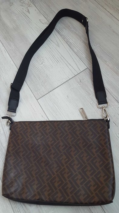 Нова оригинална мъжка кожена чанта FENDI MESSENGER BAG