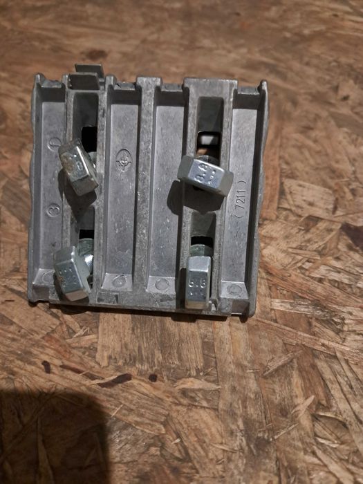 Colțar prindere profil metalic