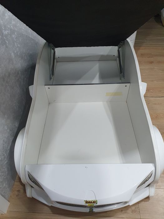 Кровать детская машина