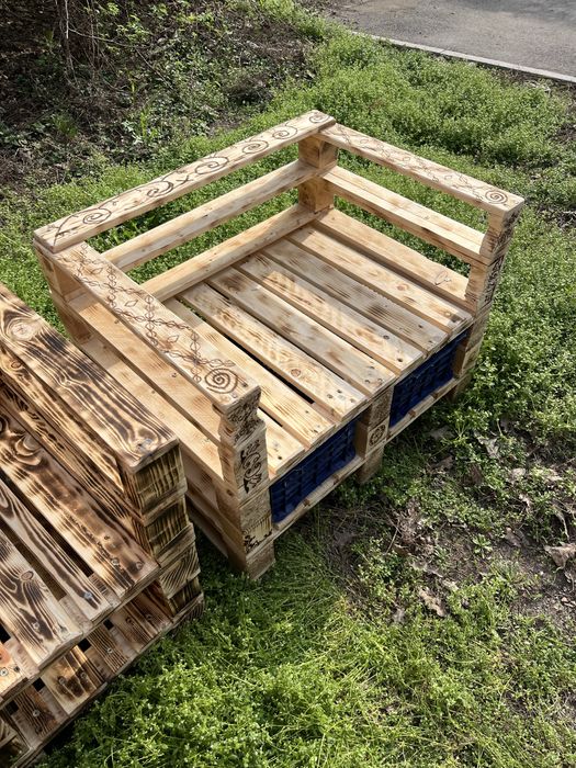 Кресло из паллет «Орнамент»