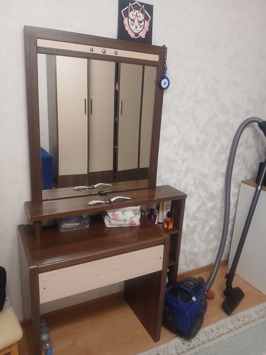 Продаю туалетный столик
