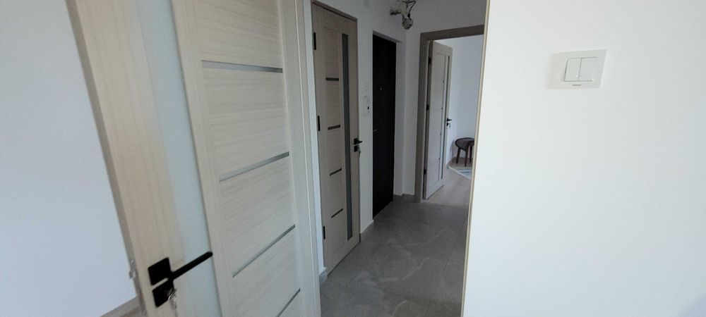 Vand apartament 3 camere Zona V-uri