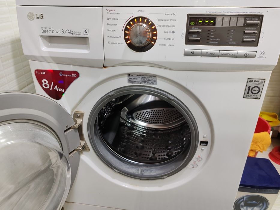 Стиральная машина LG. На 8 кг с сушкой, рабочая