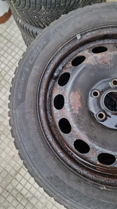 Метални джанти със зимни гуми Hankook 205 55 16