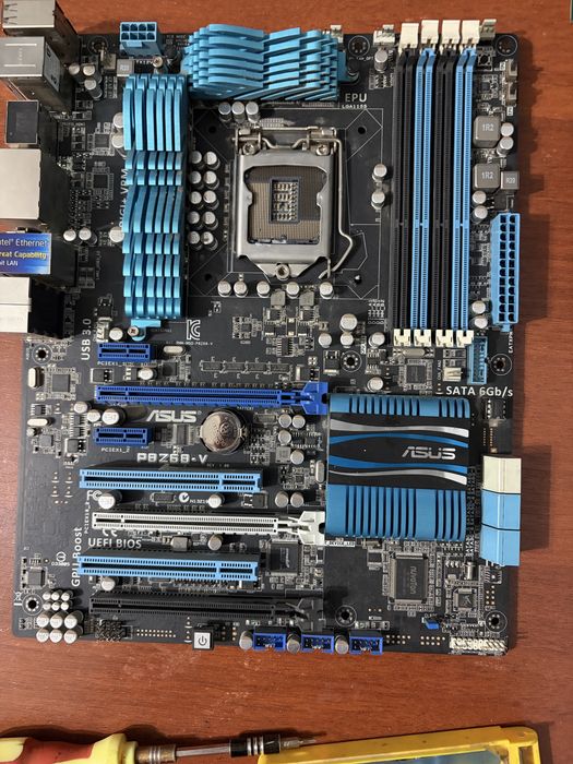 Материнка Asus P8Z68-v