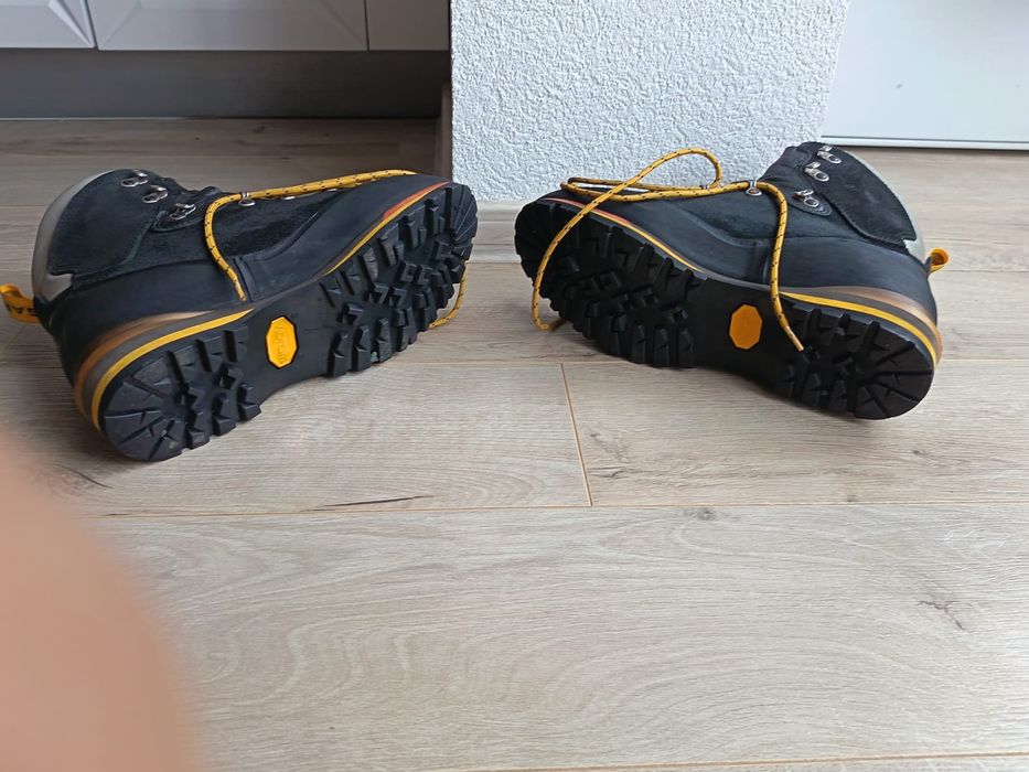 Vand bocanci impecabili