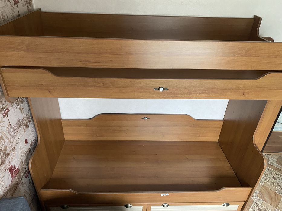 Двухъярусная кровать