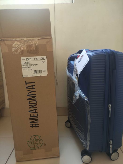 Куфар American Tourister Soundbox Spinner 55/20 TSA EXP – Midnight Navy (Моделът на Роналдо)