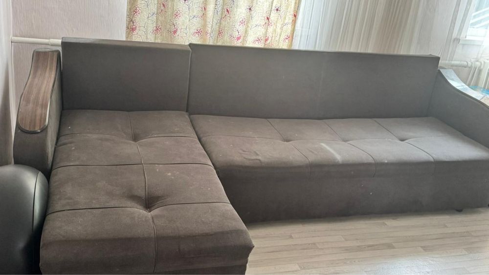 Диван коричевный