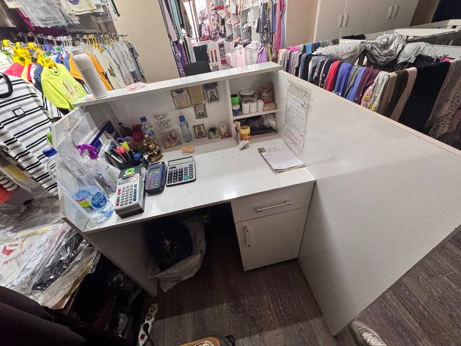 Продается срочно стол касса для магазина