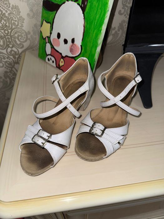 Туфли бальные белые