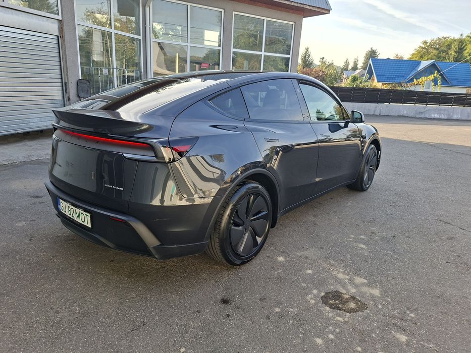 Tesla Model Y  Juniper / long range usor avariat