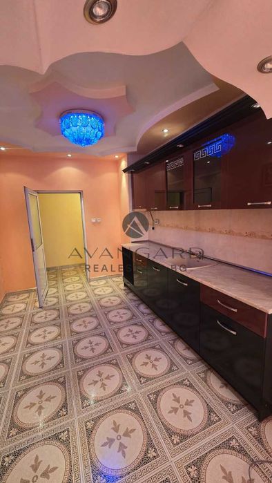 Продава се Двустаен апартамент в Пловдив, Изгрев - 75 кв.м за 1048 €/кв.м - Снимка #7