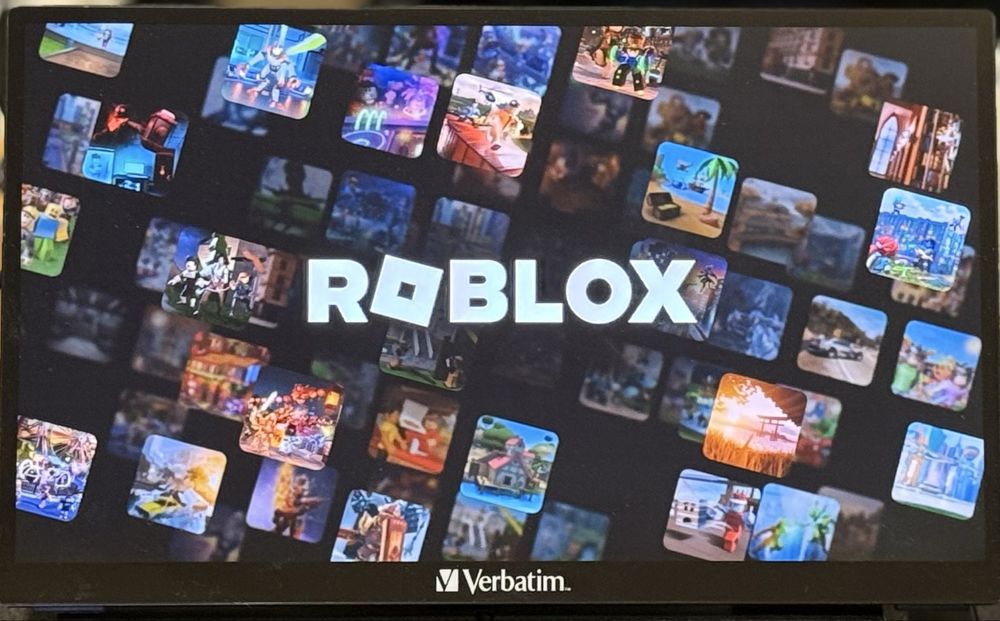 Конзола Sony Playstation 4 Slim (PS4), 500 GB + 2бр контролера