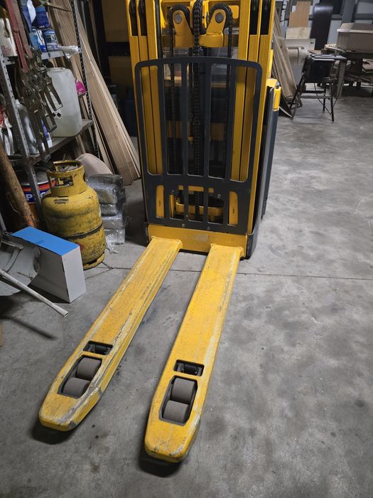 Електрически Стакер