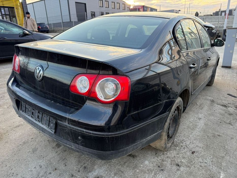 Dezmembrez / Dezmembrari / Piese / Accesorii Vw passat b6 1.9 BLS 2006 negru stanga