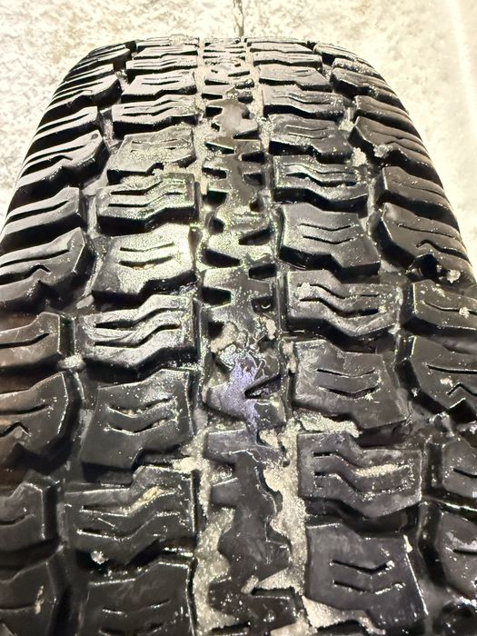 Продам резину на ниву